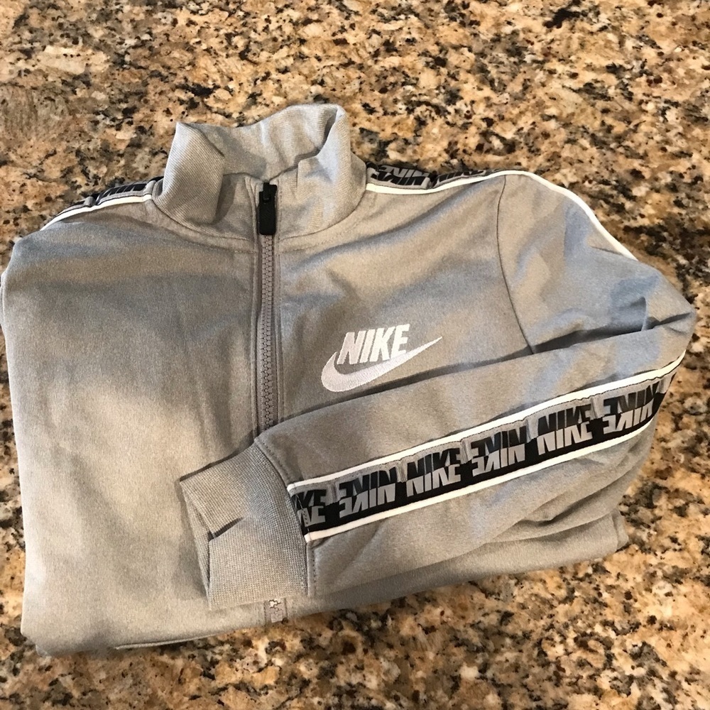 👟NIKE Zip Up Athletic Jacket